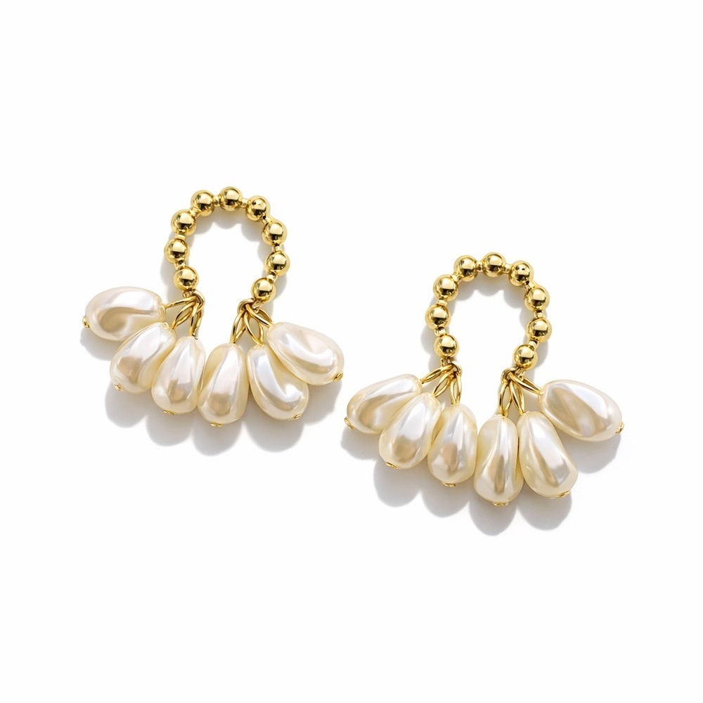 Elegant Gold and Pearl Drop Earrings